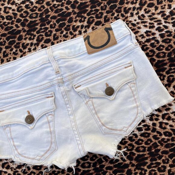 ♡︎ 2000s white denim shorts ♡︎ - Picture 4 of 8
